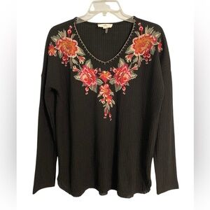 Entro waffle long sleeve lightweight v-neck top with floral embroidery Size S